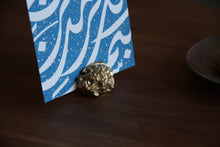 Load image into Gallery viewer, brass cardstand - small • حامل بطاقة نحاسي - صغير