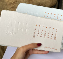 Load image into Gallery viewer, Calendar & Wooden Holder